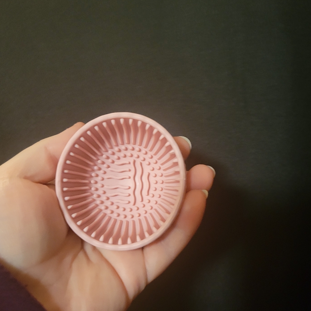 Round Pink Silicone Makeup Cleansing/Cleaning Textured Bowl Brand New